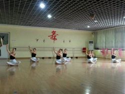 湖北舞蹈藝術培訓中心 舞動青春，成就夢想的搖籃